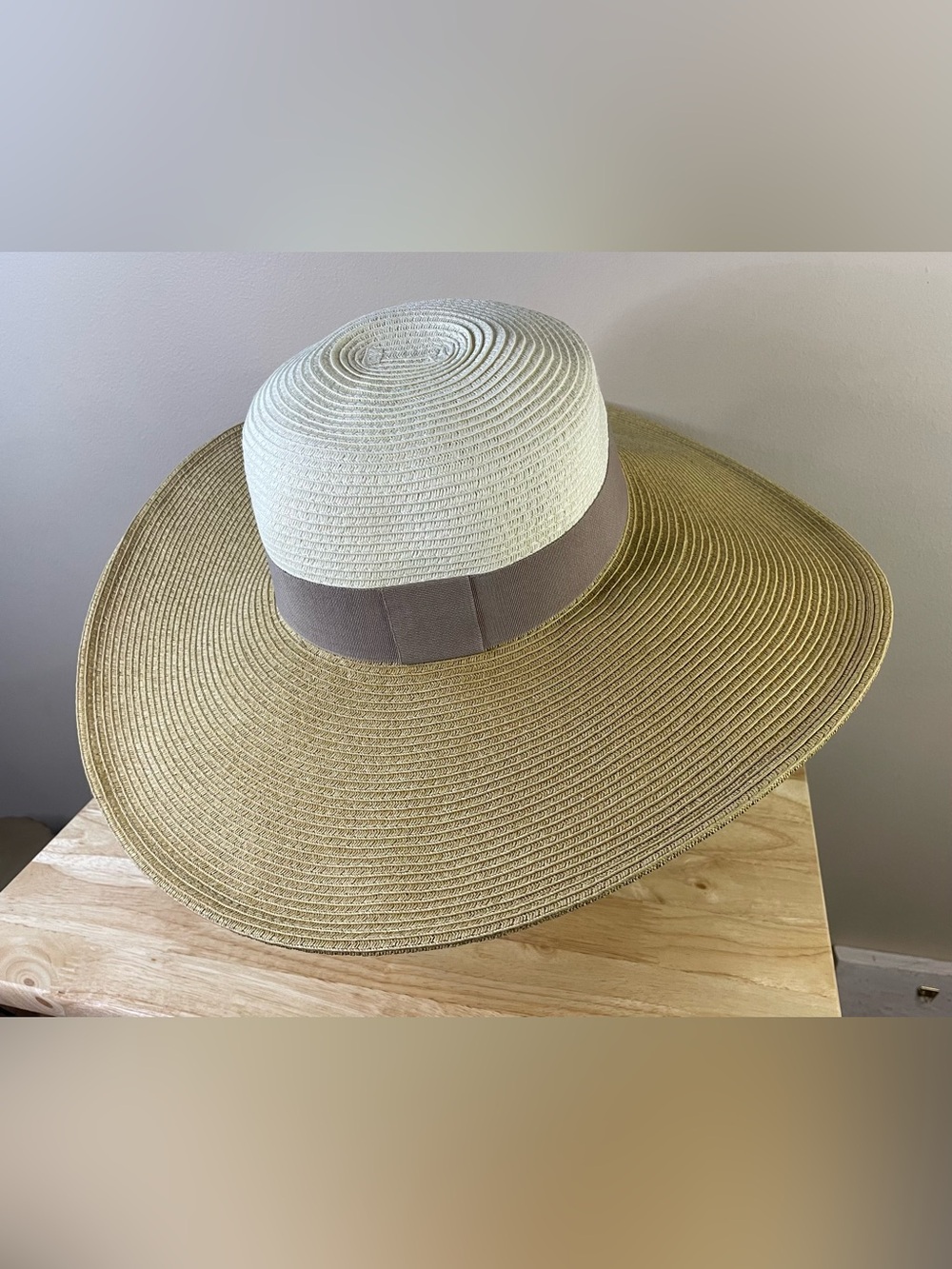 Jeanne Simmons Straw Sun Hat White Tan Two Tone Wide Brim 5" Paper